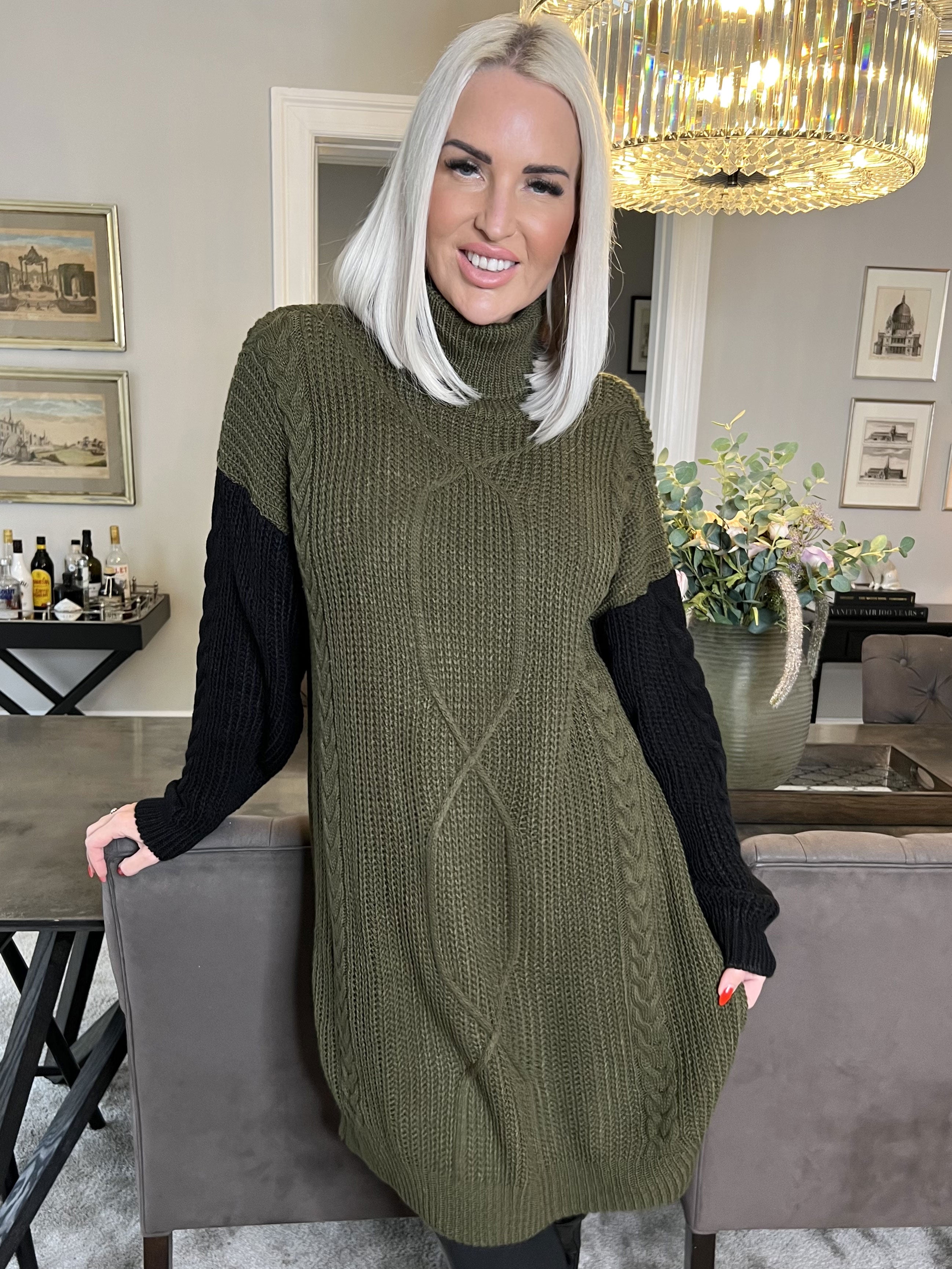 Tenna - Tofarvet kjole i kabelstrik